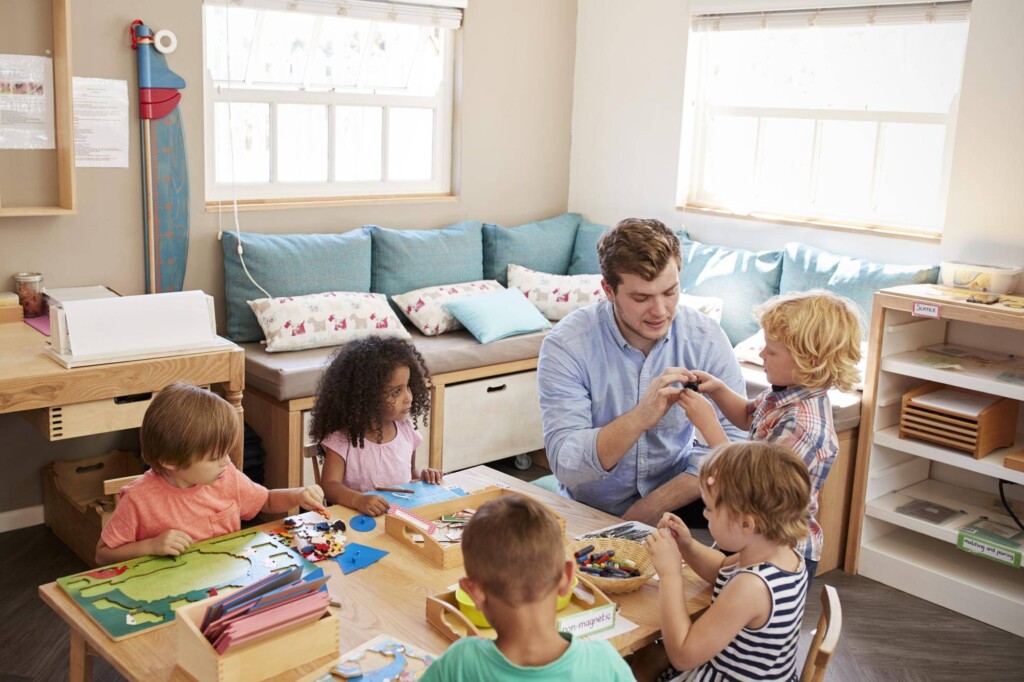 Szkoła montessori co to jest i na czym polega jej wyjątkowość?